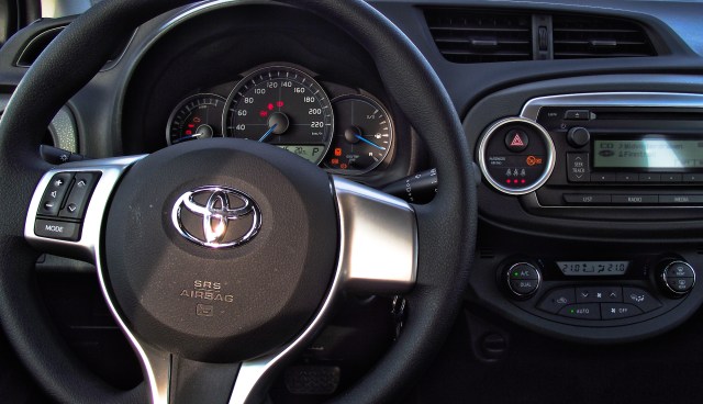 Toyota Yaris XP13 1.5 VVT-i Hybrid Interieur Cockpit