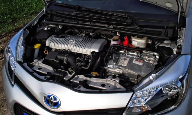 Toyota Yaris XP13 1.5 VVT-i Hybrid Motorraum 1NZ-FXE