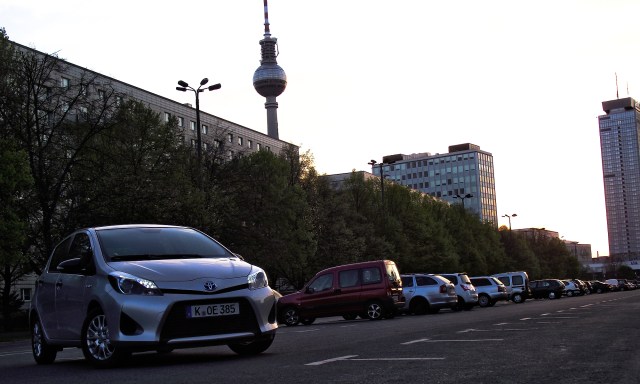 Toyota Yaris XP13 1.5 VVT-i Hybrid in Berlin