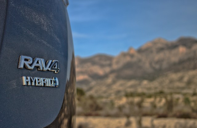 Toyota RAV4 Hybrid 2.5 VVT-i Heck-Logo