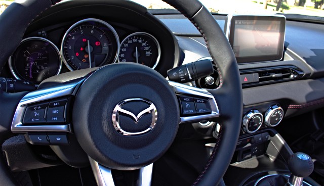 Das Cockpit des Mazda MX-5 ND.