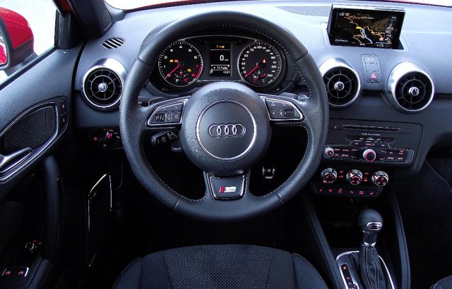 Das Interieur des Audi A1 Facelift (2015, Typ 8X).